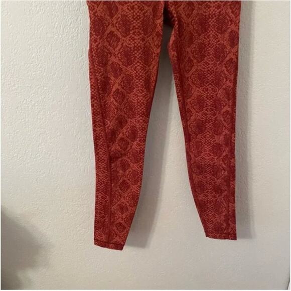 Athleta Ultimate Stash Pocket Snake 7/8 Tight - Picture 5 of 8